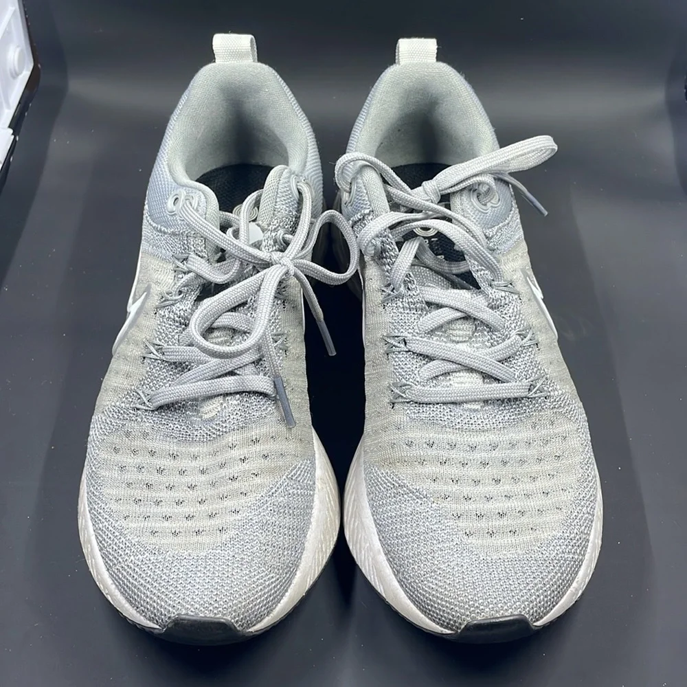 Nike women’s tennis shoes - Picture 5 of 11